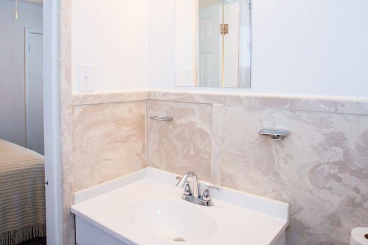 Bathroom sink